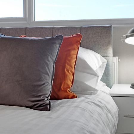 Staiforce 2 Bedroom House With Parking ميدينهيد المظهر الخارجي الصورة
