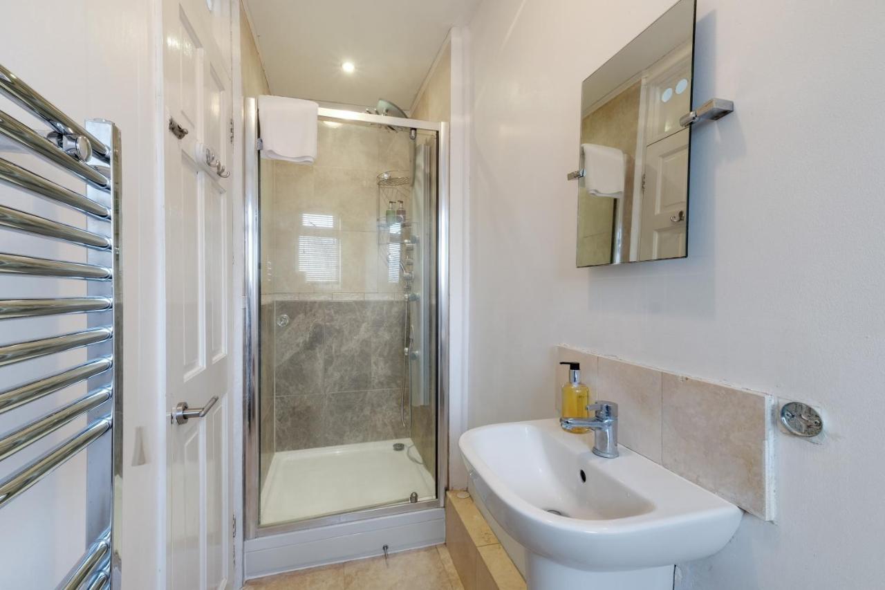 Staiforce 2 Bedroom House With Parking ميدينهيد المظهر الخارجي الصورة