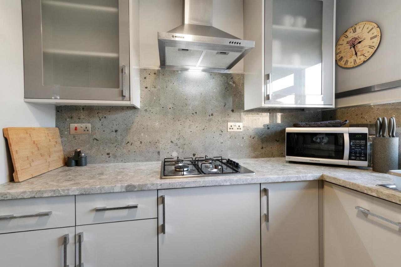 Staiforce 2 Bedroom House With Parking ميدينهيد المظهر الخارجي الصورة