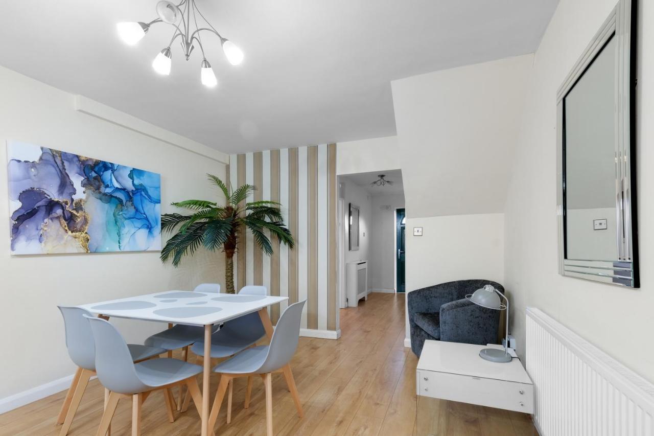 Staiforce 2 Bedroom House With Parking ميدينهيد المظهر الخارجي الصورة