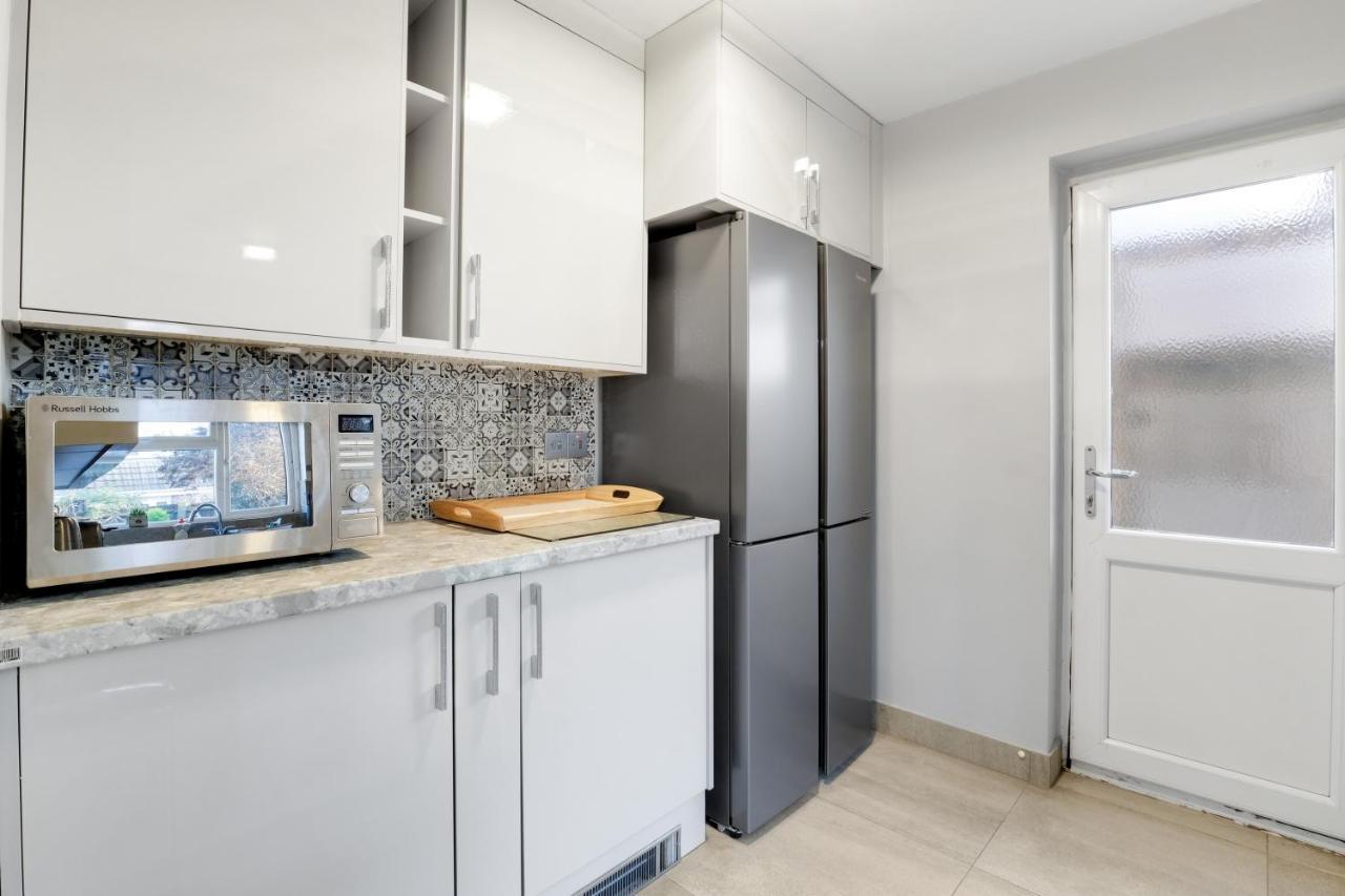 Staiforce 2 Bedroom House With Parking ميدينهيد المظهر الخارجي الصورة