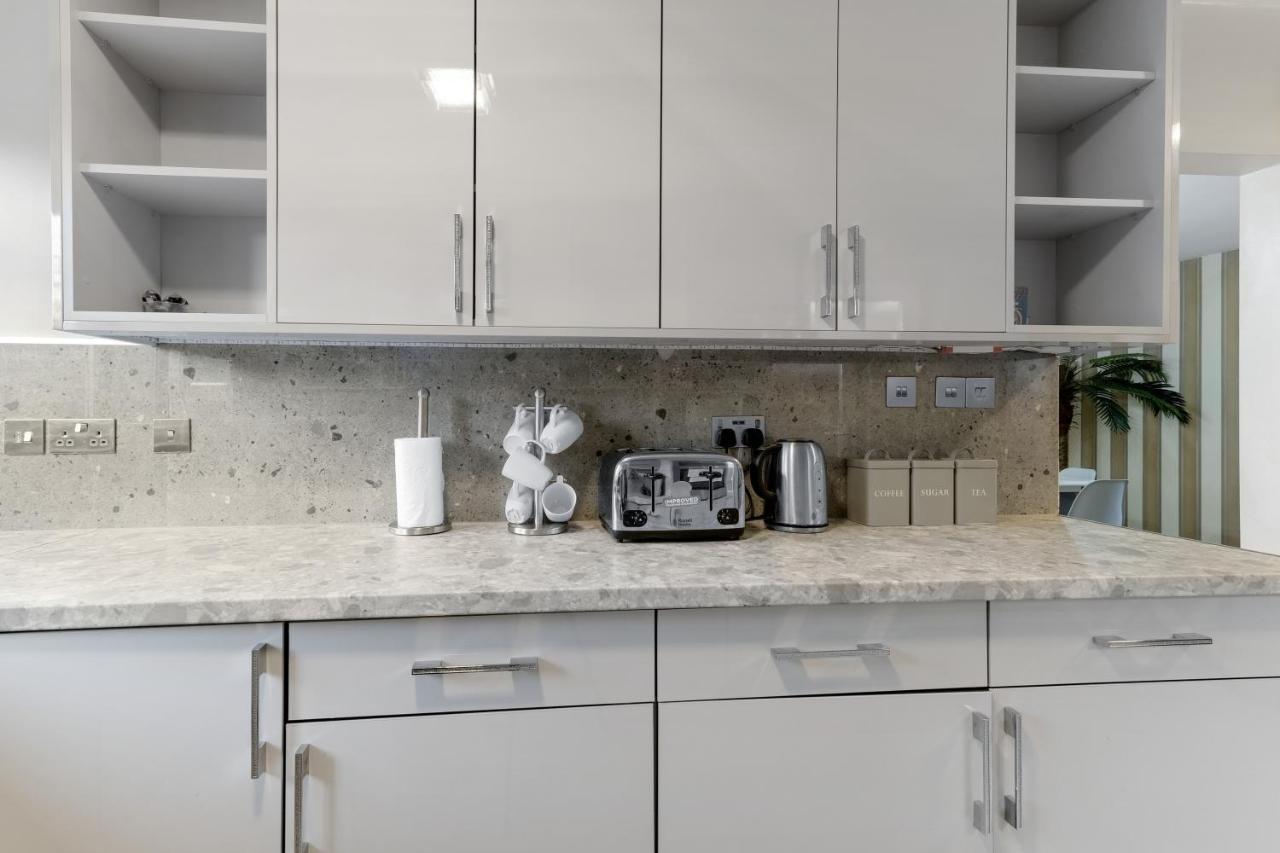 Staiforce 2 Bedroom House With Parking ميدينهيد المظهر الخارجي الصورة