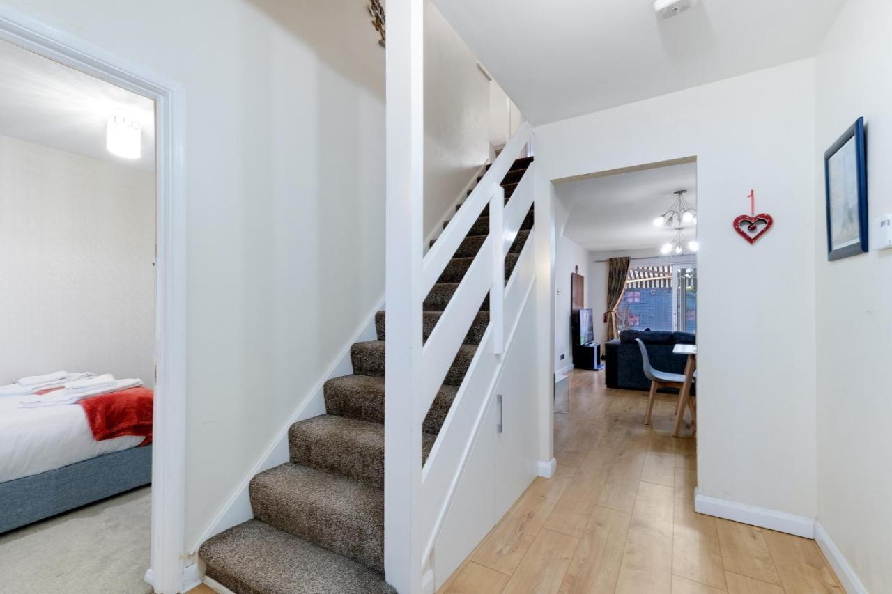 Staiforce 2 Bedroom House With Parking ميدينهيد المظهر الخارجي الصورة